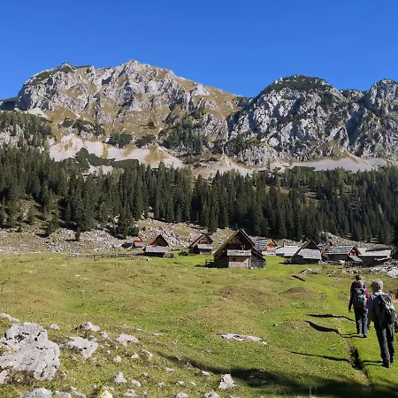 Сasa de vacaciones Hike&bike Above Valley Bohinj